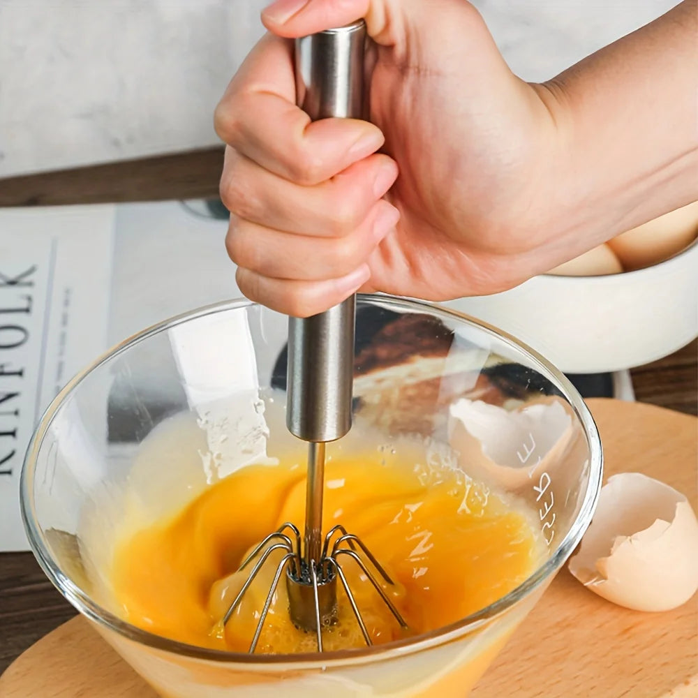 A Convenient Handheld Blender, Suitable for Baking and Cooking